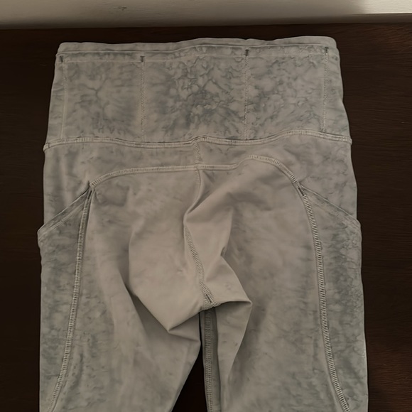 Lululemon Blue Water Drop Print 25" Legging w/ Side Pocket Size: 2 - Picture 6 of 8